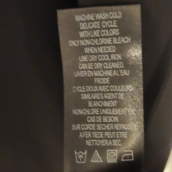 Tahari sleeveless blouse - Picture 7 of 7